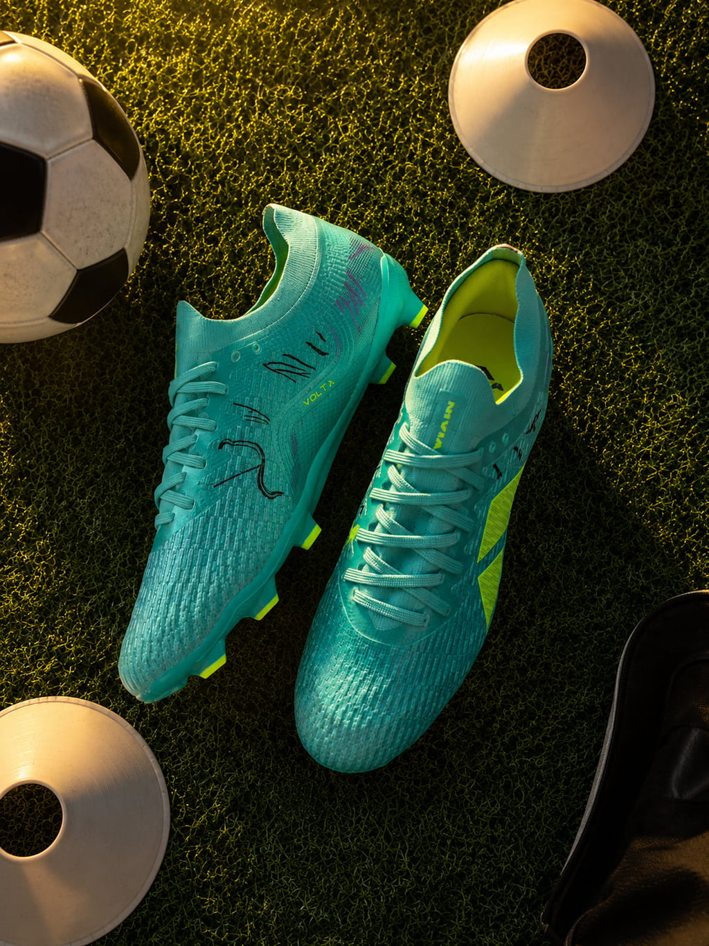 NIVIA  VOLTA Football Studs - Multi Grounds