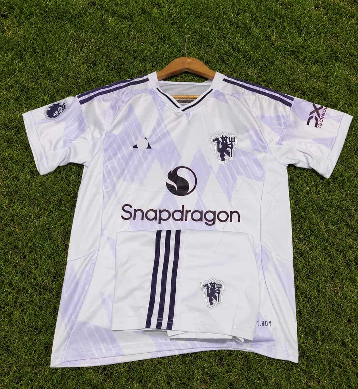 Manchester United 25/26 Away Kit (Jersey + Shorts)
