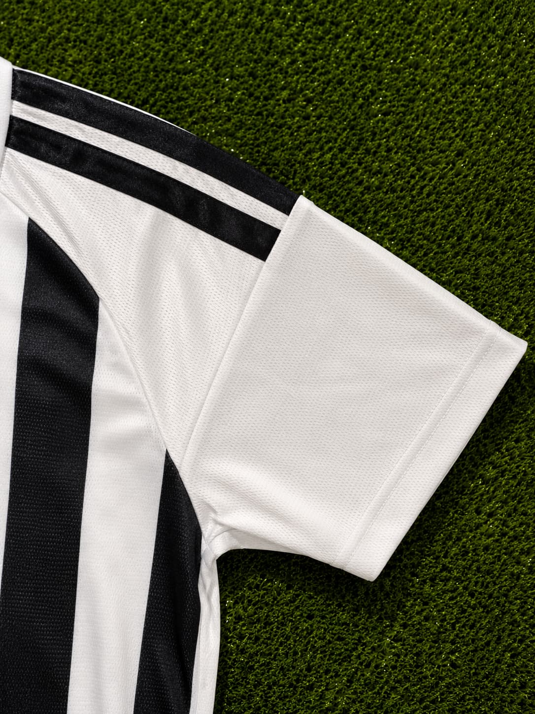 JUVENTUS HOME KIT 2026/27 (JERSEY + SHORTS)