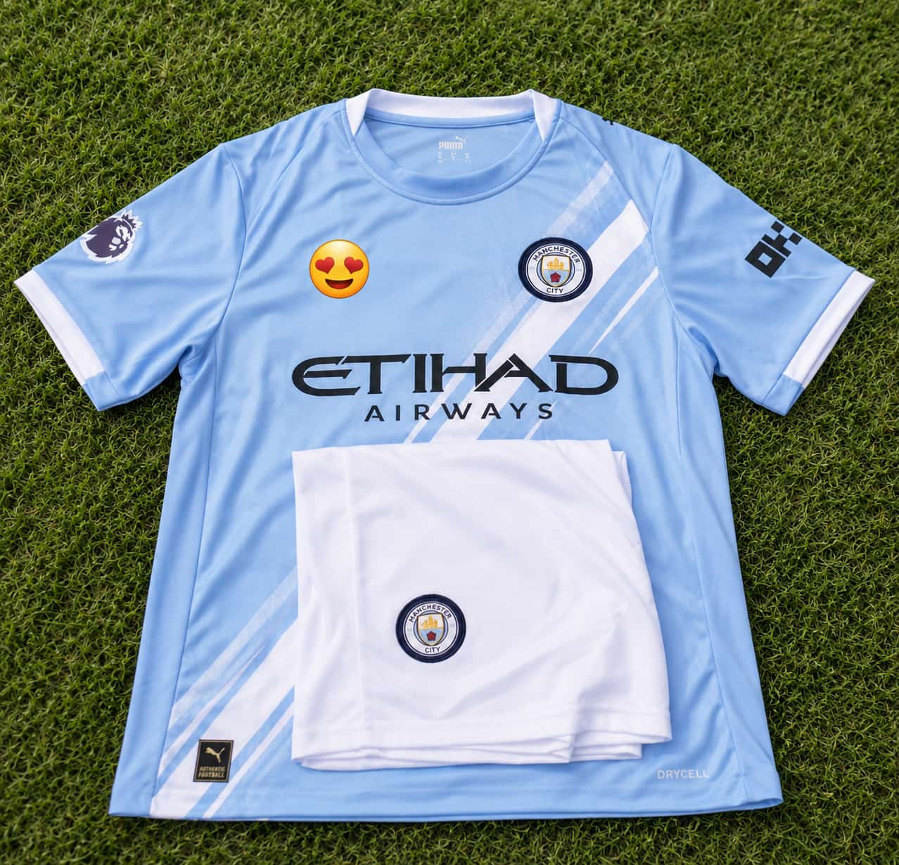 Manchester City 25/26 Home Kit (Jersey + Shorts)